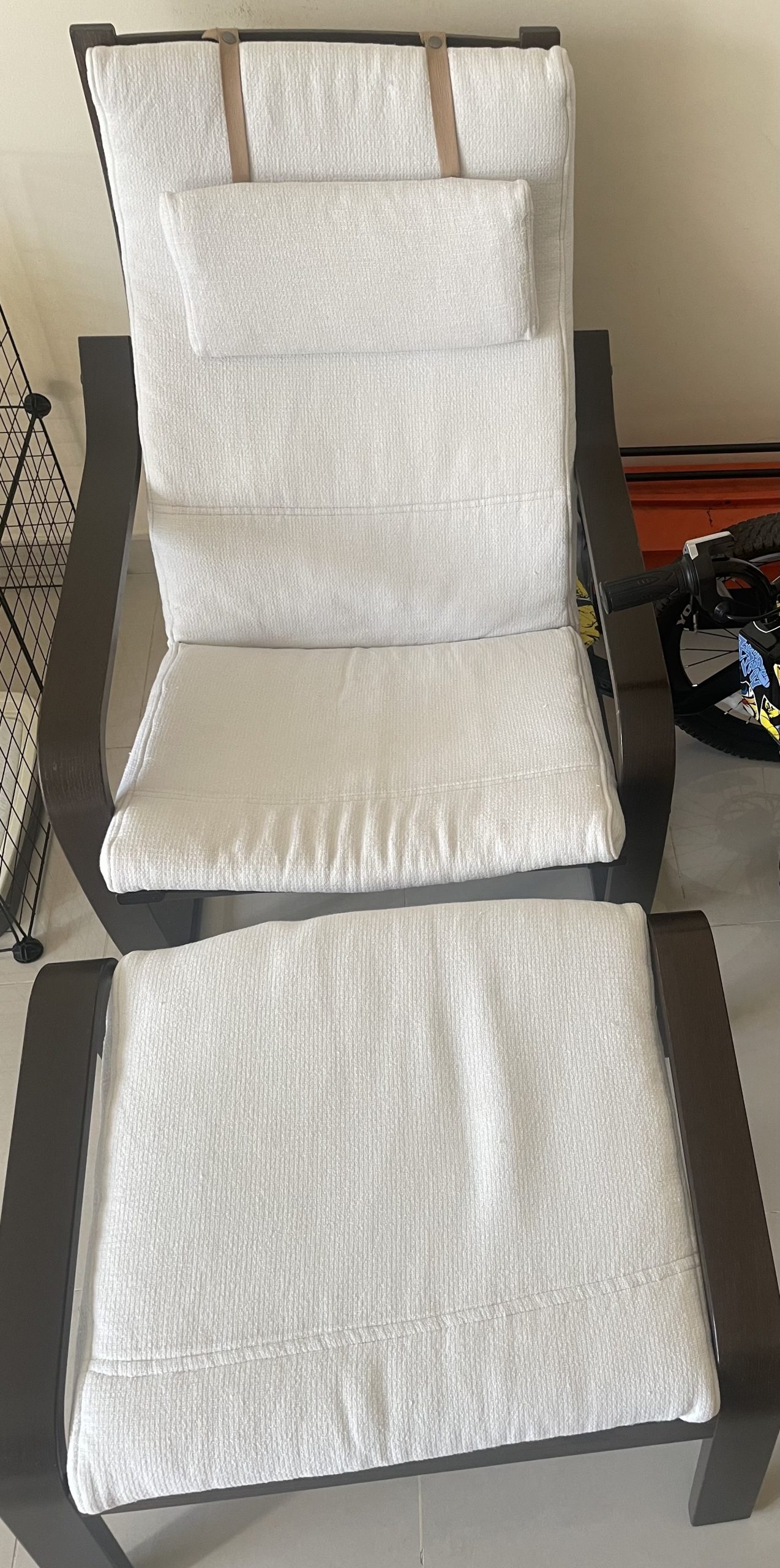 Arm chair with foot rest