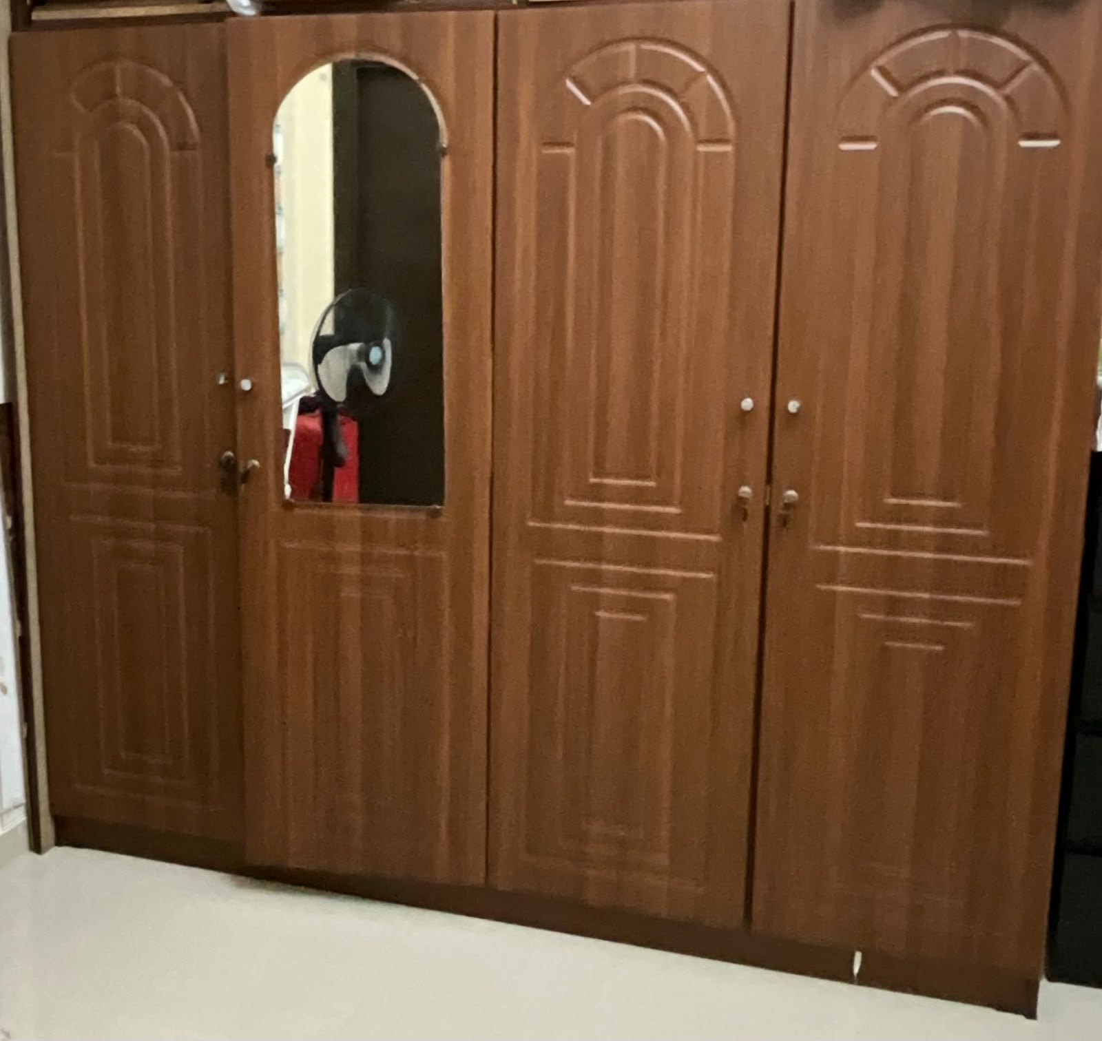 4 door wooden wardrobe