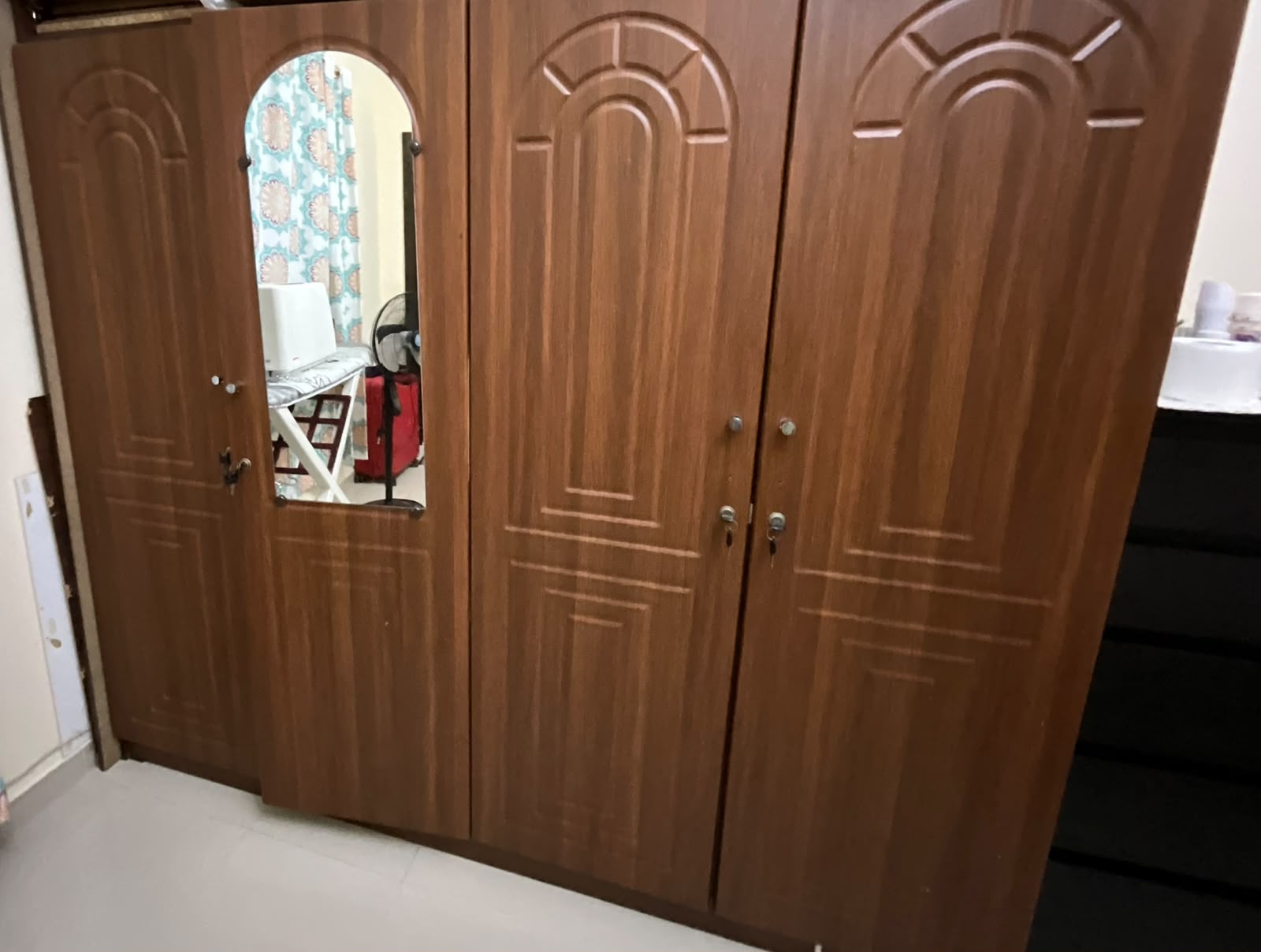4 door wooden wardrobe